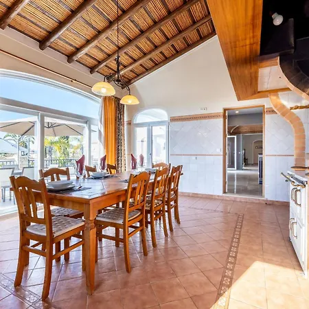 Beautiful Carvoeiro - 4 Bedrooms - Valley Sun - Private Pool And Panoramic Ocean Views - Algarve